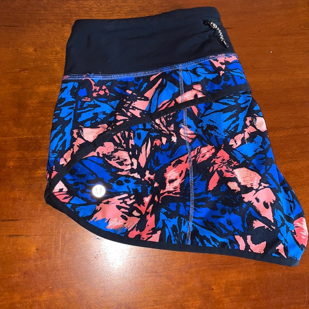 Lulu lemon shorty Hot Shorts